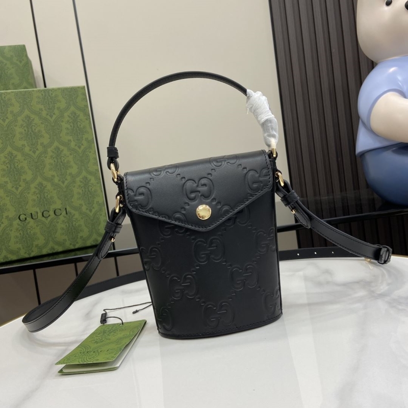 G*u*i bucket bags